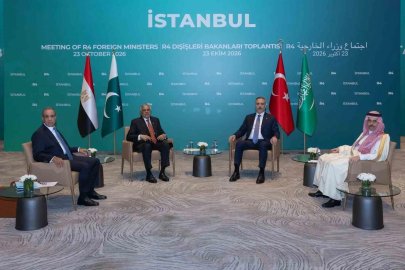 Bakan Fidan’ın ev sahipliğindeki R4 toplantısında aile fotoğrafı
