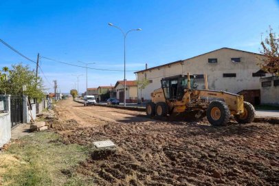 Uşak’ta yol yenileme çalışmaları sürüyor

