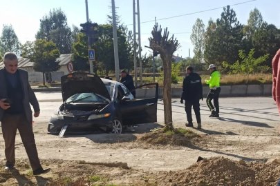 Van’da 1 kişinin öldüğü, 4 kişinin yaralandığı kazanın güvenlik kamerası görüntüleri ortaya çıktı
