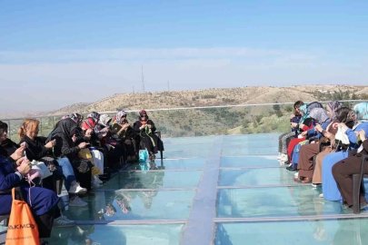 Harput Cam Seyir Terası’nda manzara eşliğinde örgü keyfi
