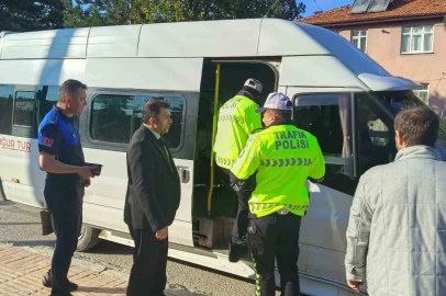 Ladik’te taşımalı eğitim servislerine sıkı denetim: 15 minibüs kontrol edildi
