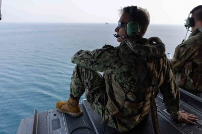 CENTCOM Komutanı Cooper, Hürmüz Boğazı üzerinden helikopterle uçuş gerçekleştirdi
