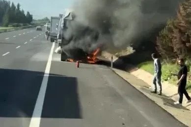 Osmaniye’de yem yüklü tır alev aldı, itfaiye ekipleri söndürdü
