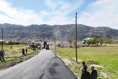 Hani ile Elazığ arasındaki bağlantı yolu sıcak asfaltla yenilendi
