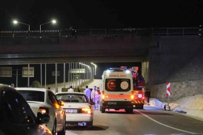 Köprüye çıkarak intihara kalkışan genci jandarma kurtardı
