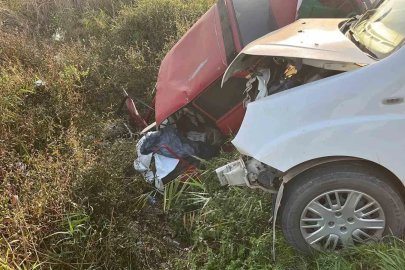 Tarsus’ta otomobil ile hafif ticari araç çarpıştı: 1 ölü
