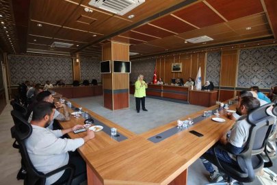 Yunusemre’de temizlik ekiplerine çevre bilinci eğitimi
