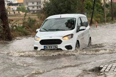 İncirliova’da yağış etkili oldu, yollar göle döndü
