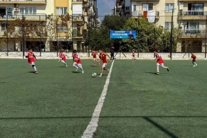 Efeler’de minik sporcular kıyasıya mücadele etti
