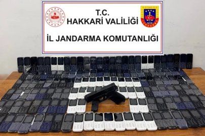 Hakkari’de 142 kaçak cep telefonu ele geçirildi
