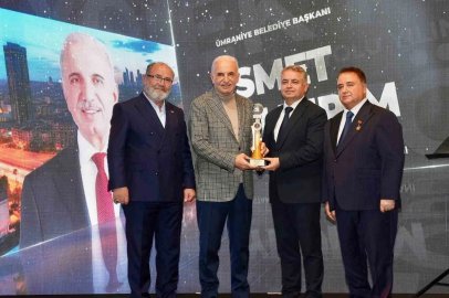 Ümraniye Belediye Başkanı Yıldırım’a "İstanbul’da Yılın Belediye Başkanı" ödülü
