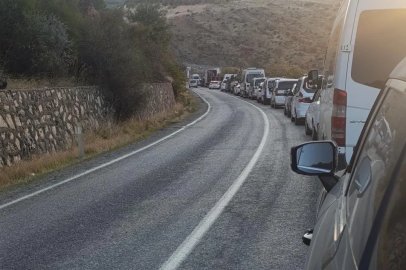 Kontrollü patlatmalar uzun araç kuyruklarına neden oluyor
