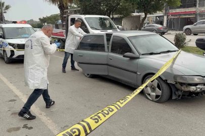 Önünü kestikleri şahsı bıçaklayıp aracının lastiklerini kestiler
