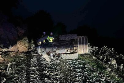 Bilecik’te devrilen traktörün altında kalan sürücü hayatını kaybetti
