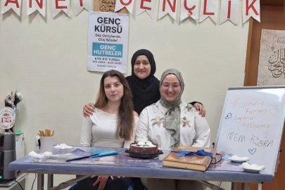 Kız yurdundaki 2 öğrenci 3 haftada Kur’an-ı Kerim okumaya başladı
