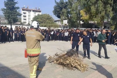 Antakya’da öğrenci ve öğretmenlere yangın eğitimi verildi
