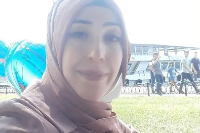 Çocuklarını kenara iterek kurtaran anne, devrilen minibüsün altında kalarak hayatını kaybetti

