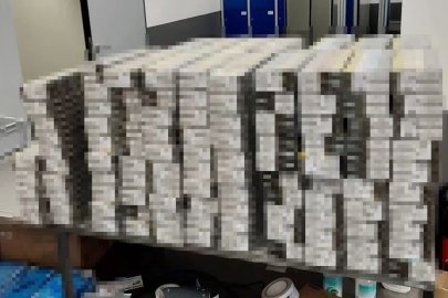 Köln Havalimanı’nda 12 valizde 57 bin paket kaçak sigara ele geçirildi
