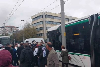 Kocaeli’de tramvayın altında kalan kadın hayatını kaybetti
