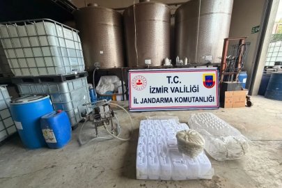 İzmir’de sahte alkol imalathanesine operasyon: 21 bin litre etil alkol ele geçirildi
