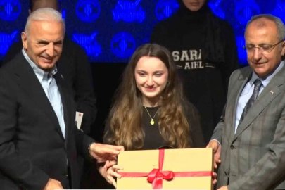 Ümraniye’de şiire ses veren gençler ödüllerine kavuştu
