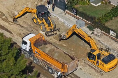 Aydın Büyükşehir Belediyesi Kuşadası’ndaki yol çalışmalarını sürdürüyor

