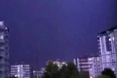 Diyarbakır’da iki apartmana yıldırım isabet etti
