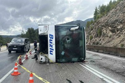 Burdur’da 1 kişinin öldüğü ve 8 kişinin yaralandığı otobüs kazasında sürücü tutuklandı
