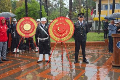Nazilli’de çelenk sunma töreni yağmur altında yapıldı
