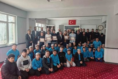 Korkuteli’nde erkek hafızların belge sevinci
