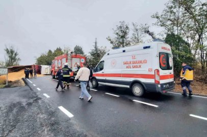 Tekirdağ’da devrilen tır yolu kapattı, tonlarca kepek yola saçıldı
