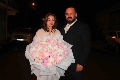 Stadyumda evlilik teklif etmişti, kız istemeye 60 meşaleyle gitti
