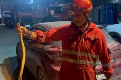 Antakya’da aracın içinde görülen yılan yakalandı
