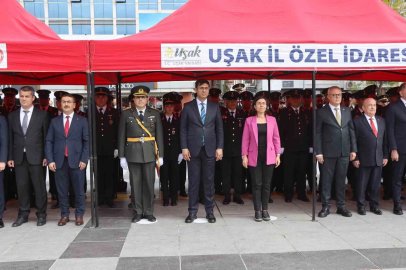 Uşak’ta 29 Ekim kutlamaları çelenk töreniyle başladı
