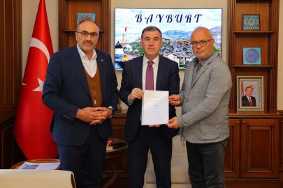 Bayburt’un petrol potansiyelinin tespiti için Vali Eldivan’a rapor sunuldu
