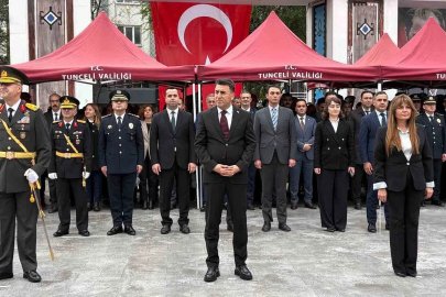 Tunceli’de 29 Ekim Cumhuriyet Bayramı kutlamaları çelenk sunumuyla başladı
