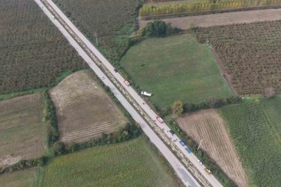 Düzce’de akaryakıt yüklü tanker devrildi
