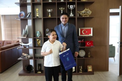 Aliağalı özel yüzücü Kaan Vural, açık denizde yeni hedeflere yüzüyor
