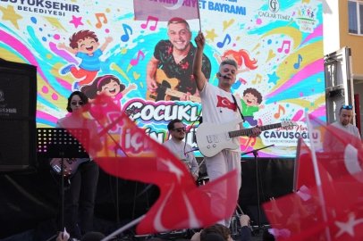 Denizli Büyükşehirle Cumhuriyet coşkusu okullara taştı
