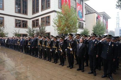 Bingöl’de Cumhuriyet Bayramı kutlamaları çelenk sunumuyla başladı
