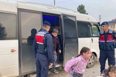 Jandarma okul çevrelerinde göz açtırmıyor
