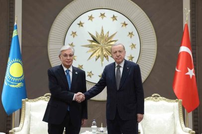 Cumhurbaşkanı Erdoğan, Kazakistan Cumhurbaşkanı Tokayev’i törenle karşıladı
