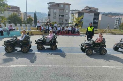 Bilecik’te 23 öğrenciye uygulamalı trafik eğitimi
