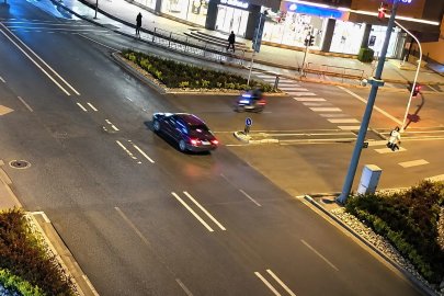 Çarptığı aracın camından içeri girmişti, o anlar kamerada
