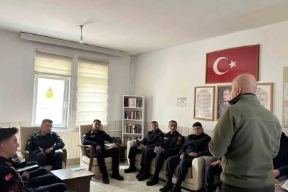 Demirözü’nde jandarma personeline kaçak avcılıkla mücadele eğitimi verildi
