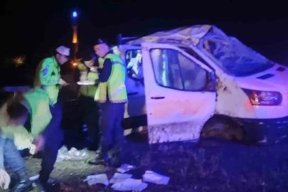 Yağışlı yolda kontrolden çıkan otomobil takla attı: 4 yaralı

