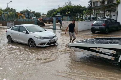 Mersin’de şiddetli yağış: İlçelerde yollar ve tarım alanları su altında kaldı
