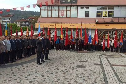 29 Ekim kutlamaları çelenk sunumu ile başladı
