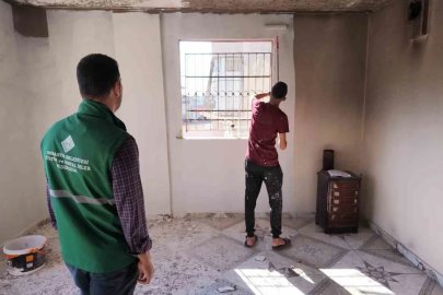 Osmaniye Belediyesi’nden yangında hasar gören eve tadilat desteği
