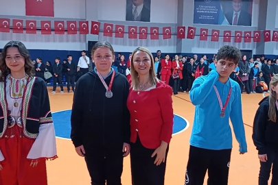 Derece giren öğrenciler ödüllerini aldı
